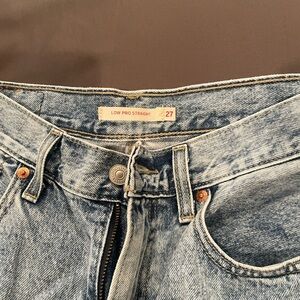 Levi’s low pro size 27 jeans